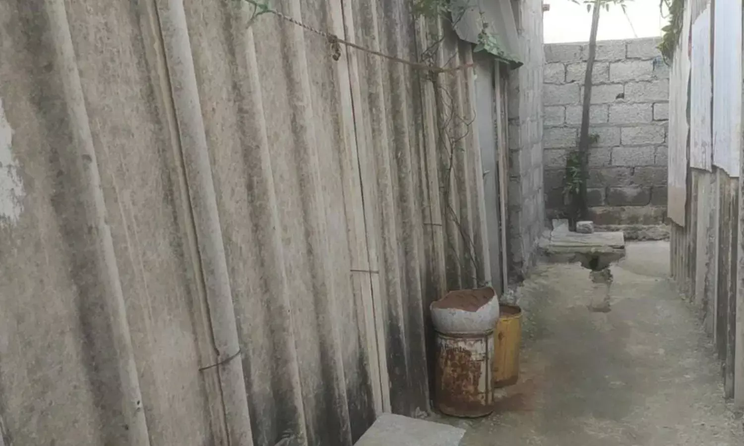 Singareni Colony Hut: A hub of liquor mafia