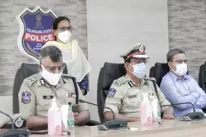 Telangana: Maoist leader with Rs. 5L bounty on her head surrenders before police Telangana: Maoist leader with Rs. 5L bounty on her head surrenders before police