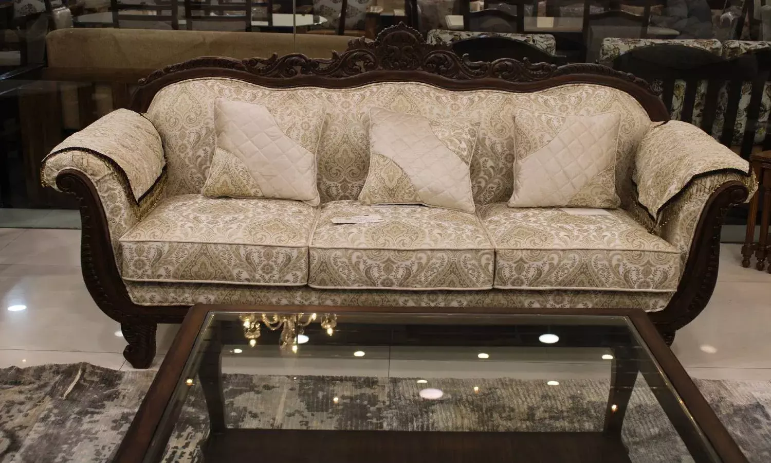 Nampally furniture store Interior Park asked to pay Rs. 1L compensation for delivering broken sofa