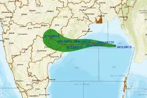 Cyclone Gulab: High alert in Vizag, Vizianagaram, Srikakulam districts of Andhra Pradesh Cyclone Gulab: High alert in Vizag, Vizianagaram, Srikakulam districts of Andhra Pradesh