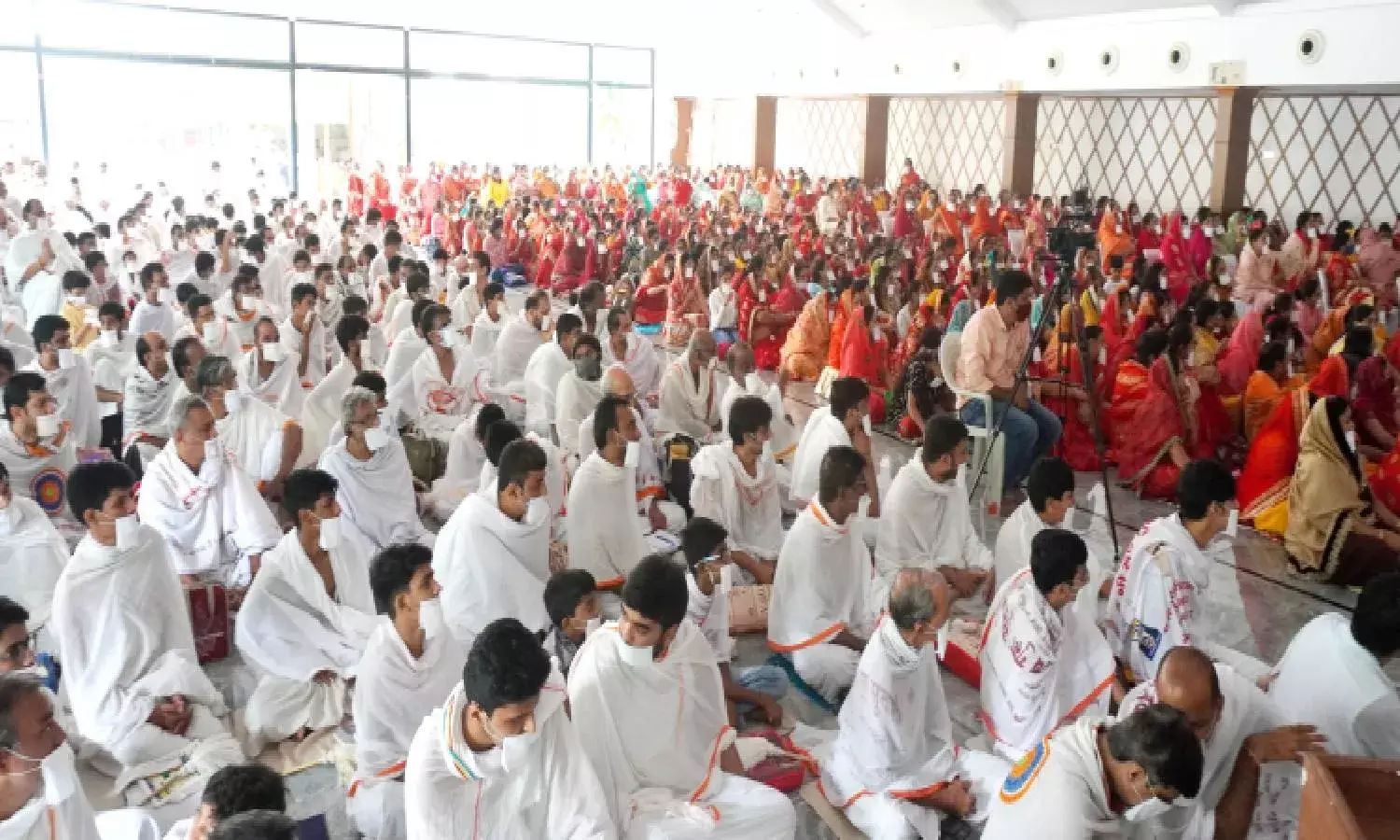 For peace, spiritual awakening: 1,008 Jain men, women live like Jain monks for a day