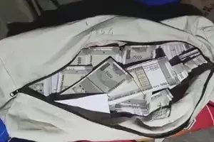 Jubilee Hills realtor robbed of Rs 55L by driver Jubilee Hills realtor robbed of Rs 55L by driver