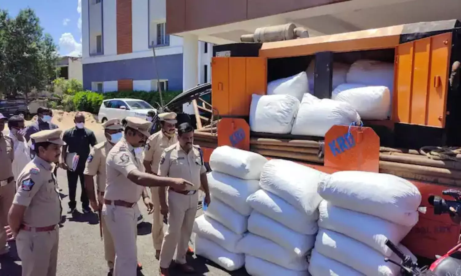 East Godavari: Drug syndicate busted, 1000 kilo Ganja recovered, four arrested