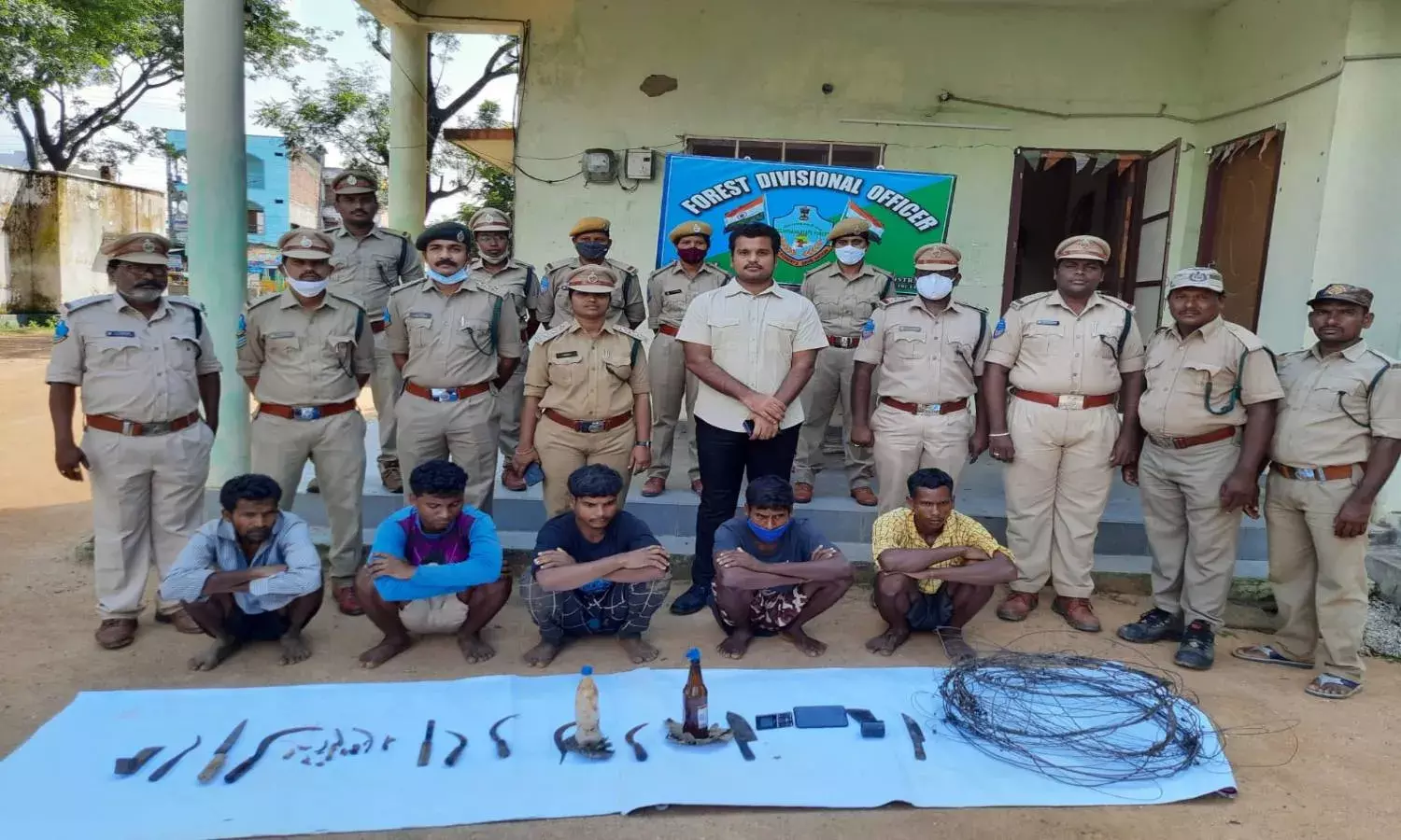 Mulugu tiger killing: Five Guttikoyas arrested in Lingala