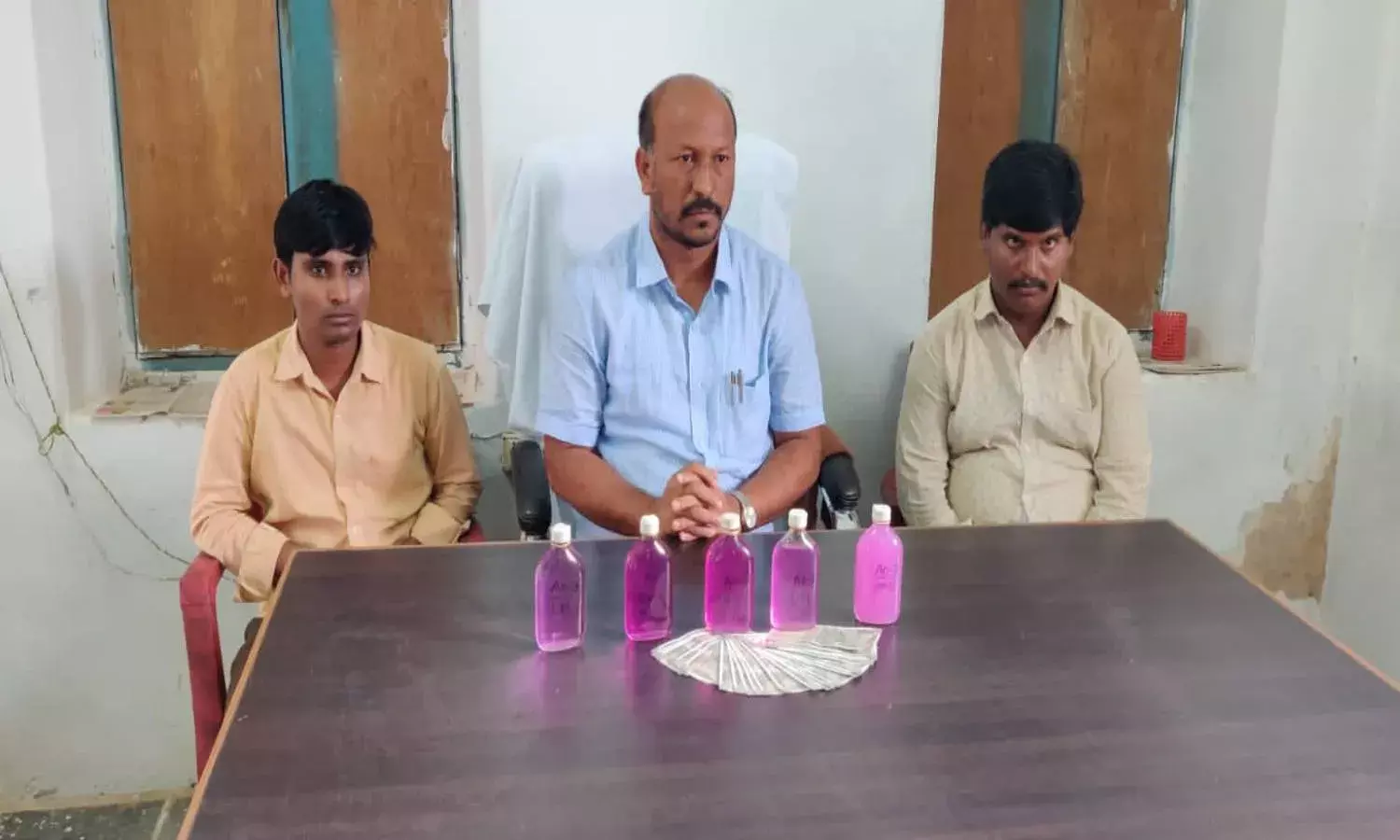 Nagarkurnool tahsildar, 2 others caught taking bribe