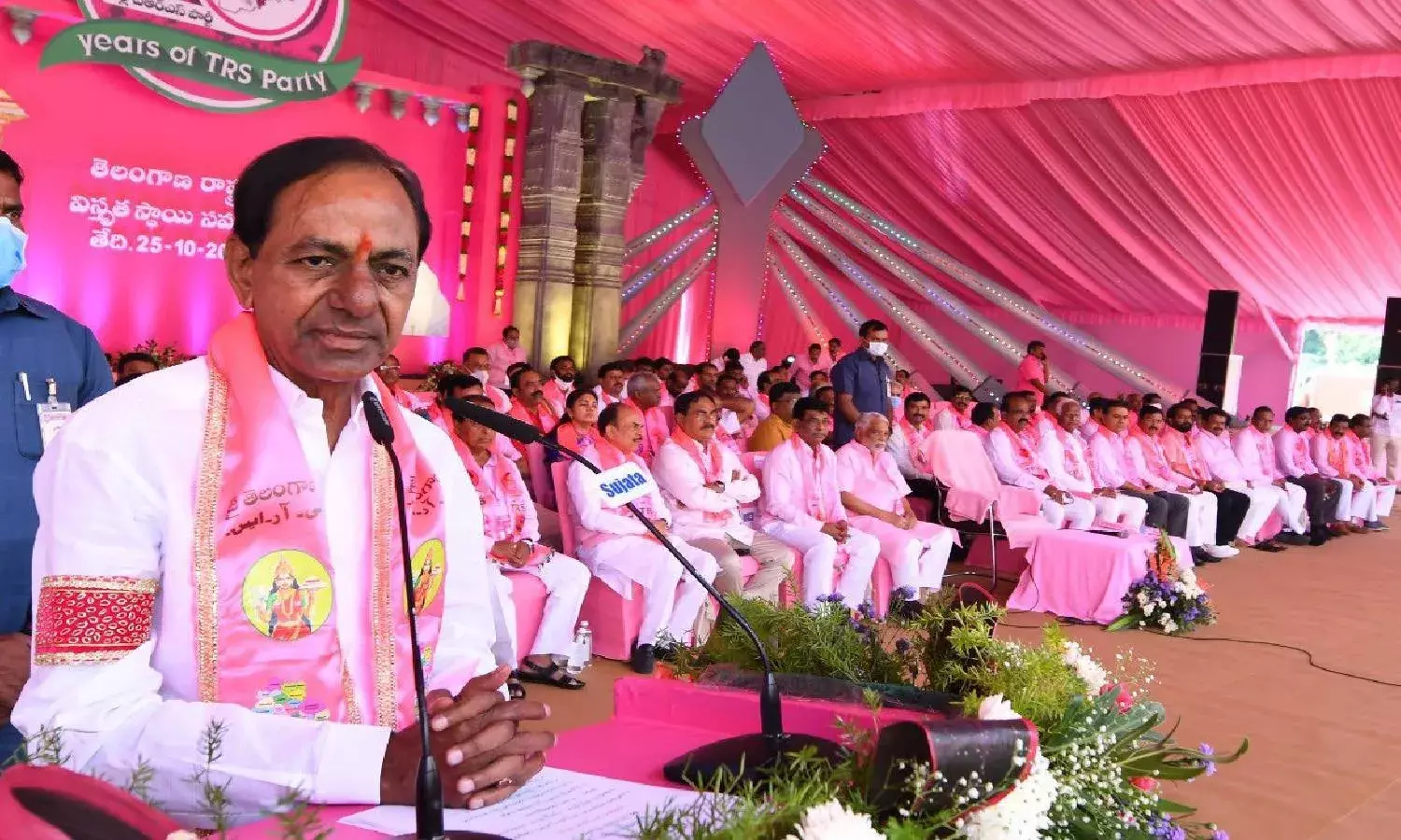 Dont cross limit, maintain dignity as constitutional institution: KCR to EC