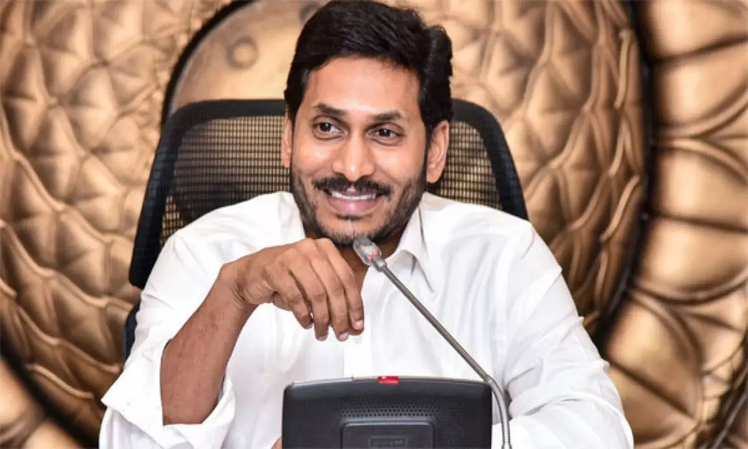Jagan credits Rs. 2,190 cr into farmers accounts under various schemes