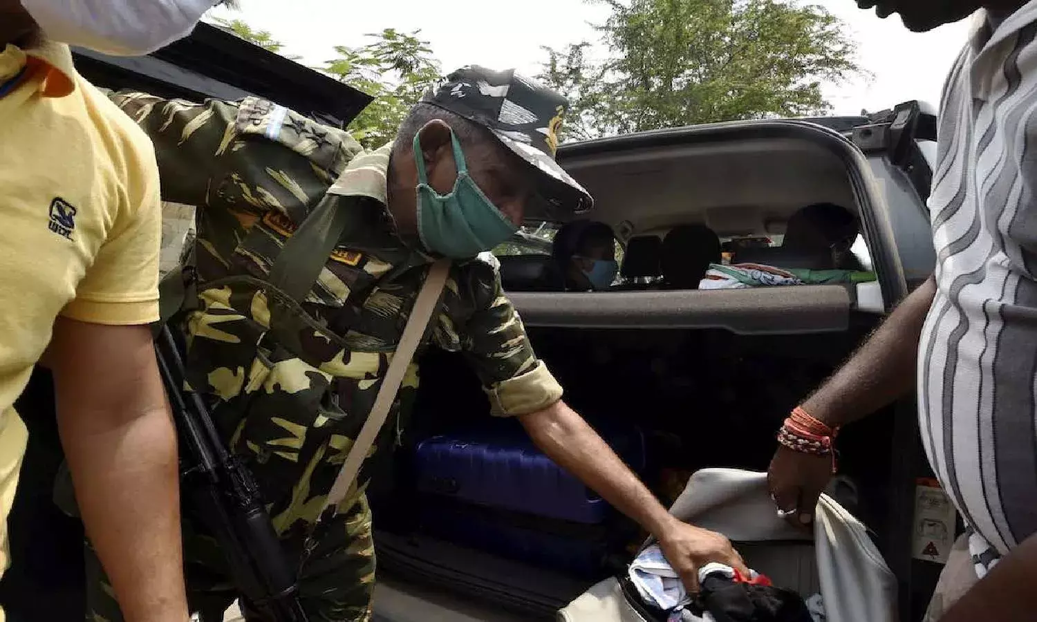 Huzurabad by-poll: Cash, liquor worth Rs. 3.30 cr seized so far