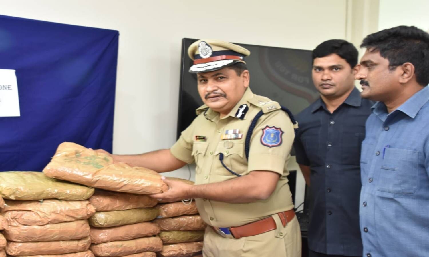 2 interstate drug peddlers caught with 110 kg ganja in Abdullapurmet