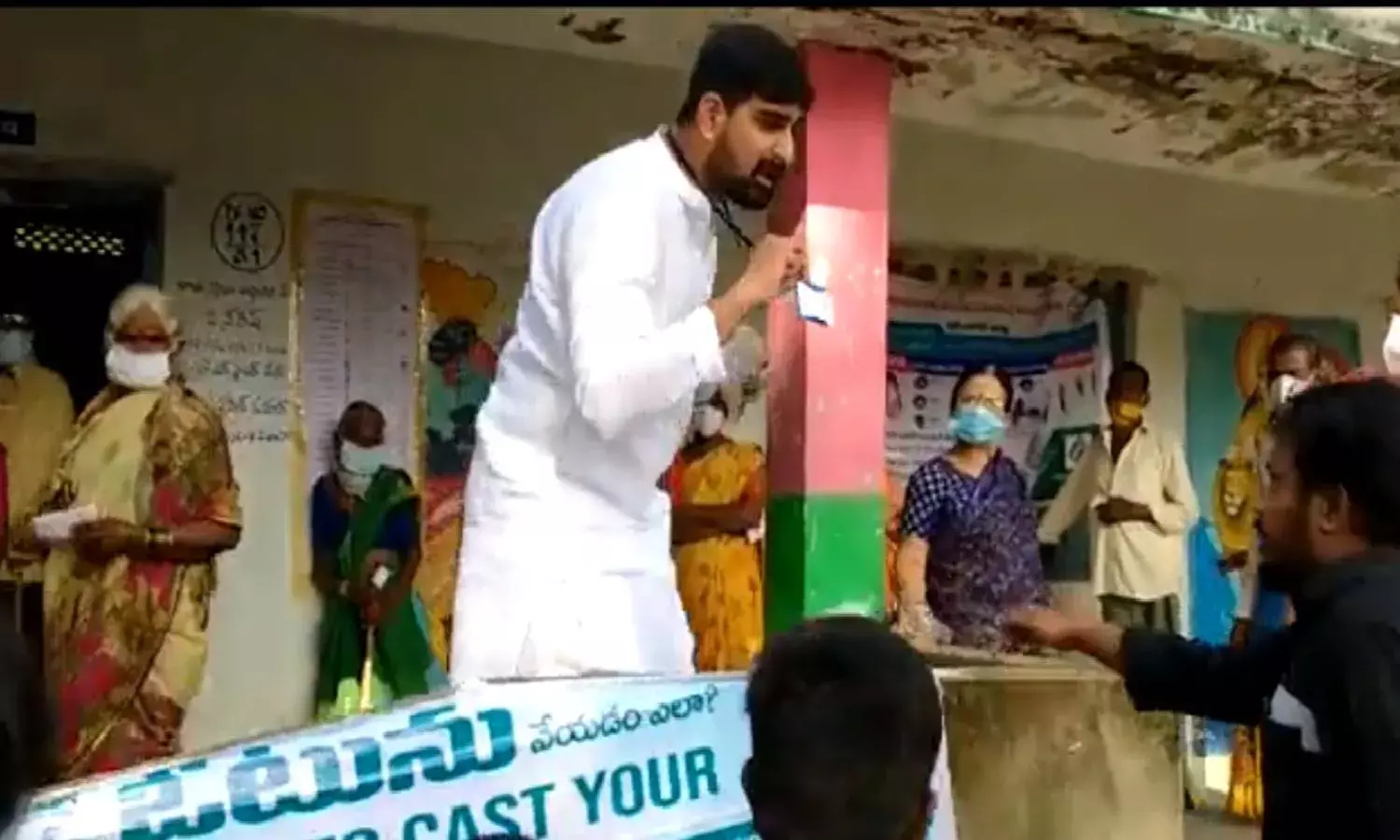 Huzurabad by-poll: BJP, TRS activists clash; Kaushik Reddy stopped at Ganumukkala