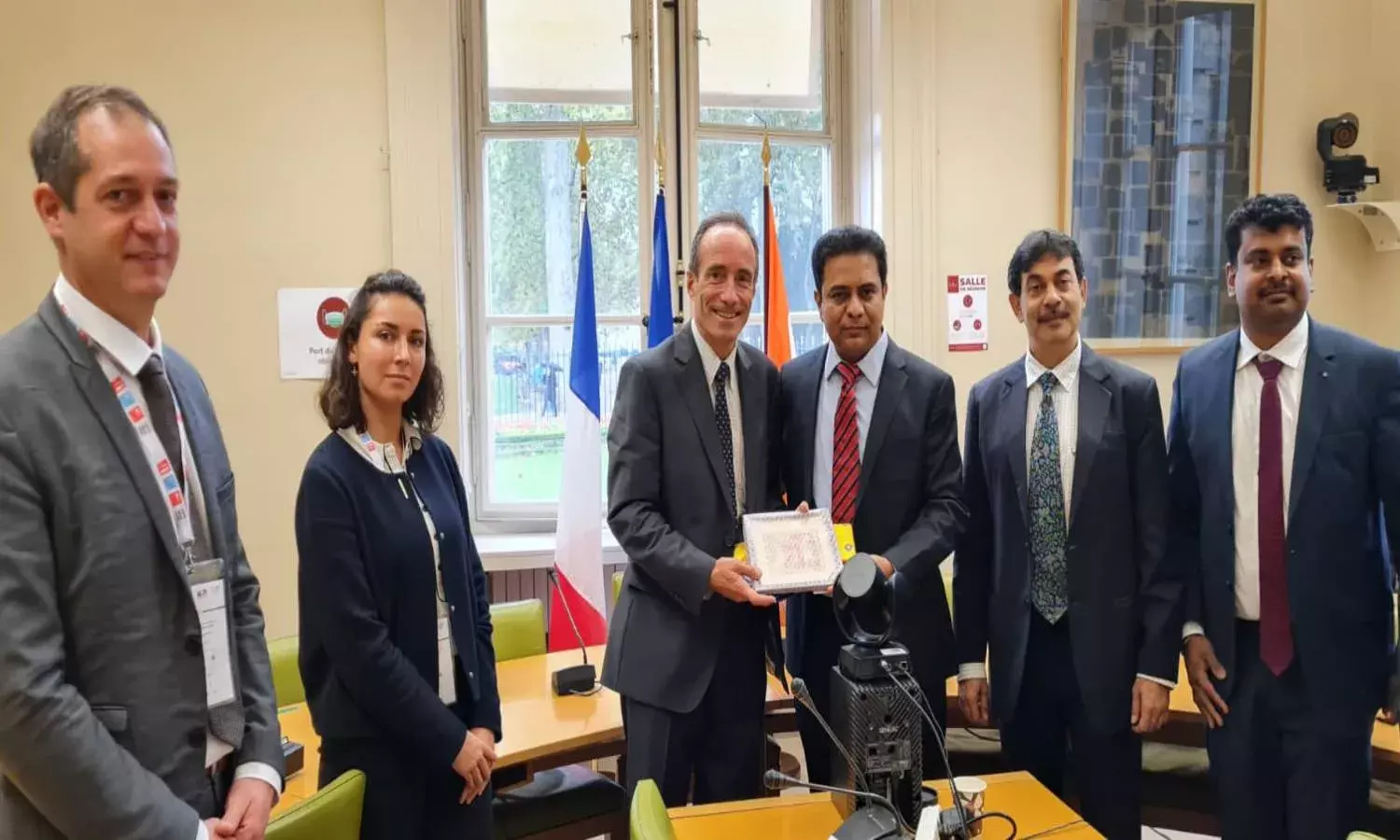 KTR in Paris: TS minister meets CEO of transport giant Keolis Group
