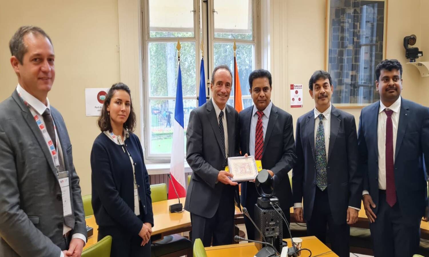 KTR in Paris: TS minister meets CEO of transport giant Keolis Group