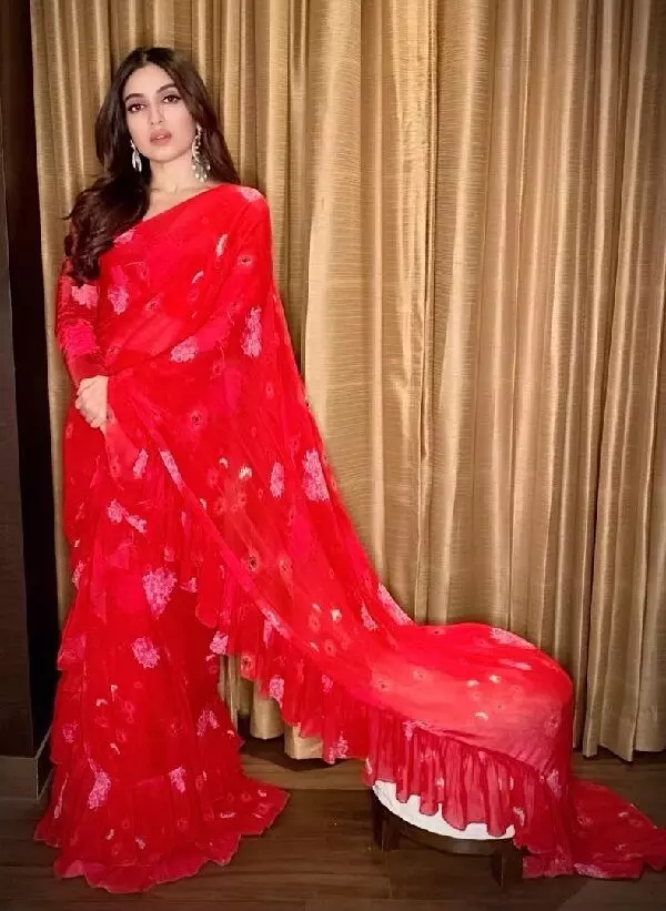 Celeb Saree Looks: 100 Hot Pics of Bollywood Actresses in Saree 2021