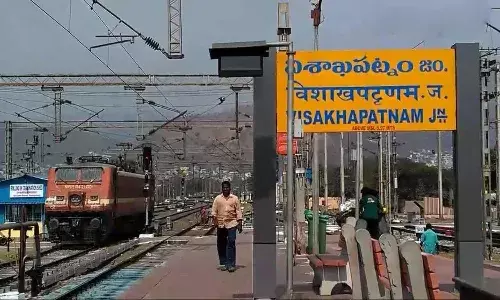 Vizag: DRI arrests Bangladeshi smuggler, seizes 3.98-kilo gold worth Rs 1.91 Cr