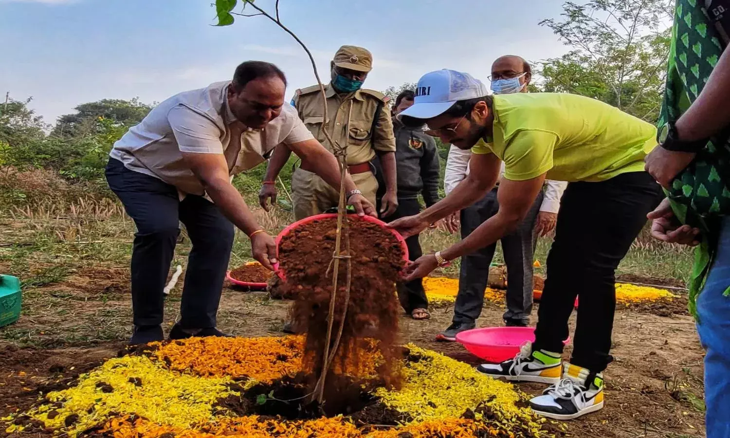 #GreenIndiaChallenge: Dulquer Salman plants saplings for clean, sustainable environment