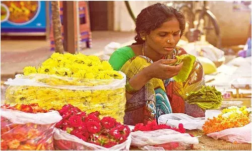TS becomes first state to distribute 100% loans to 3.4 lakh street vendors