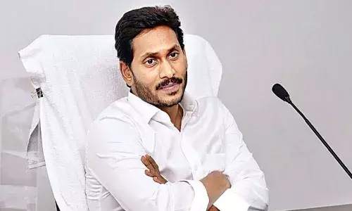 Jagan reviews Jagananna Sampoorna Gruha Hakku scheme