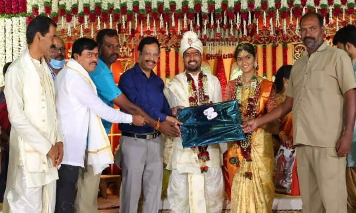 TSRTC launches marriage bus service; MD Sajjanar drives to wedding venue to present mementos