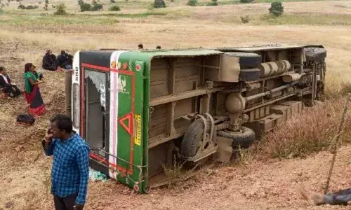 TSRTC bus overturns in Vikarabad, 30 injured