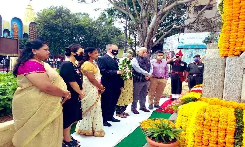British Deputy High Commissioner observes Remembrance Day at Chaderghat memorial