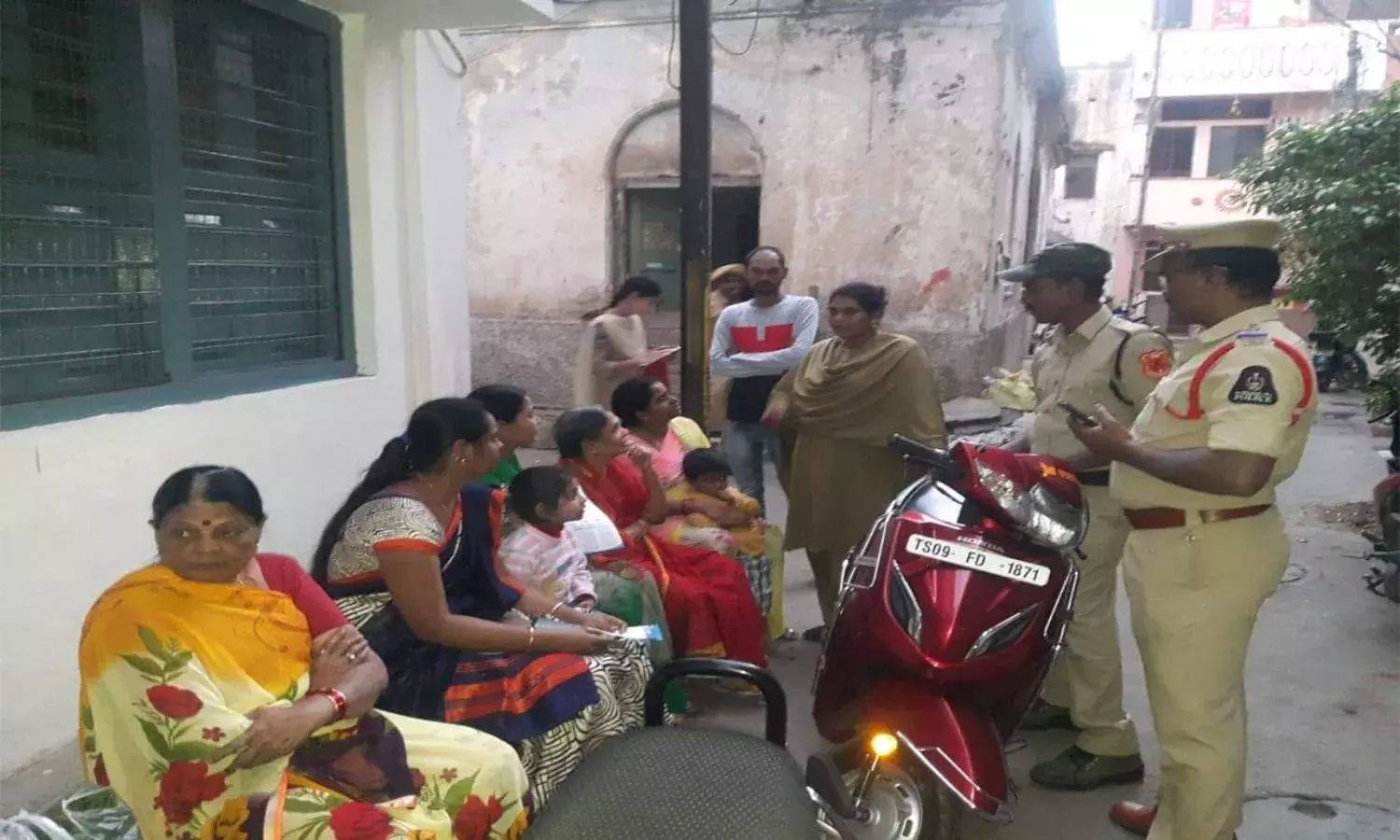 Moosaram Bagh women threatened, intimidated by Hyd polices cordon & searches: Fact-finding report