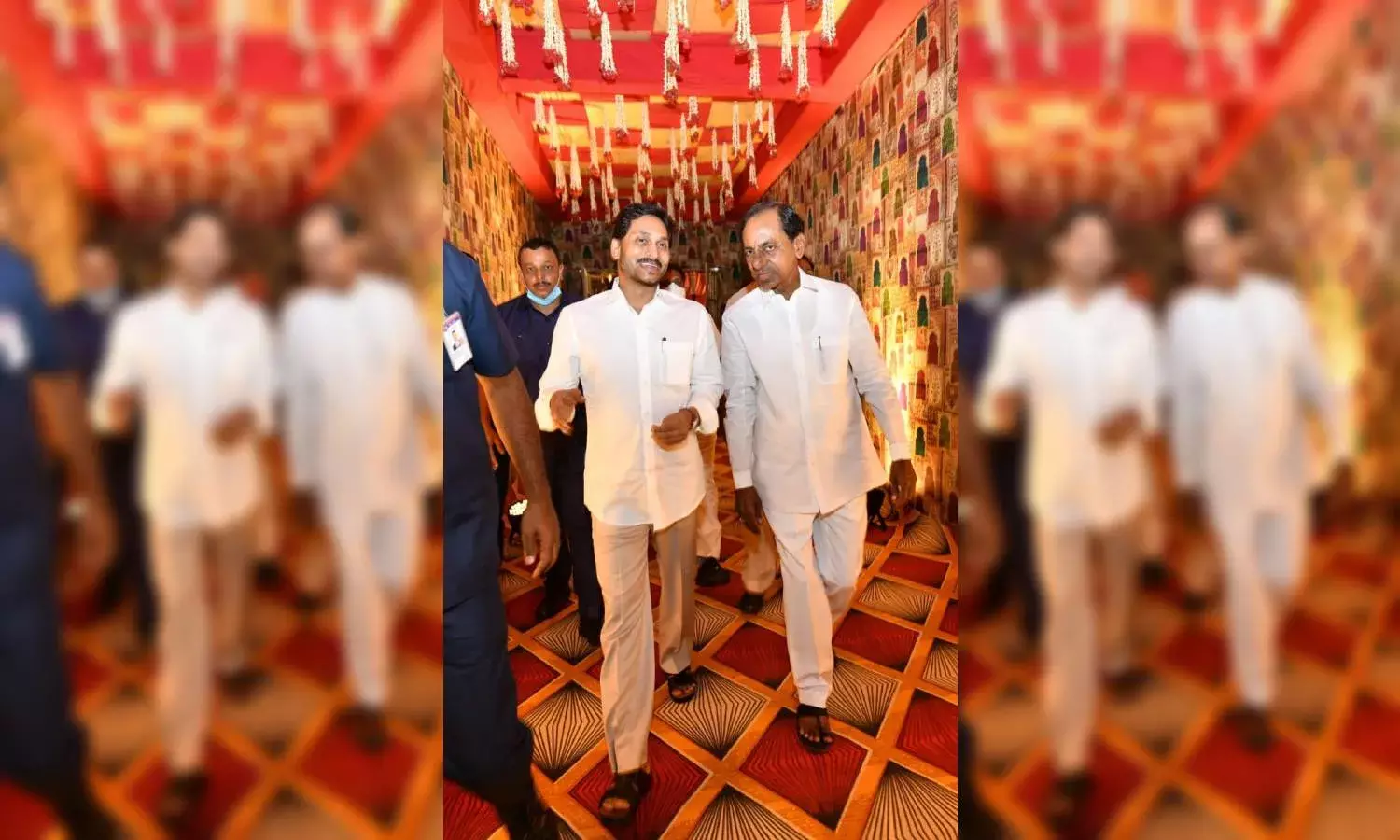 Jagan, KCR bonhomie at wedding raise eyebrows