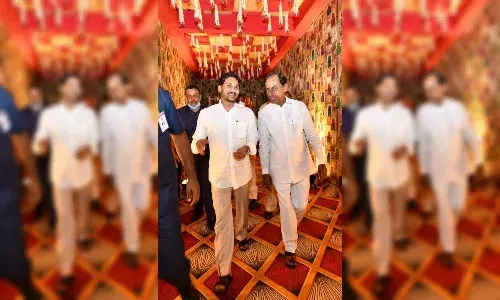 Jagan, KCR bonhomie at wedding raise eyebrows