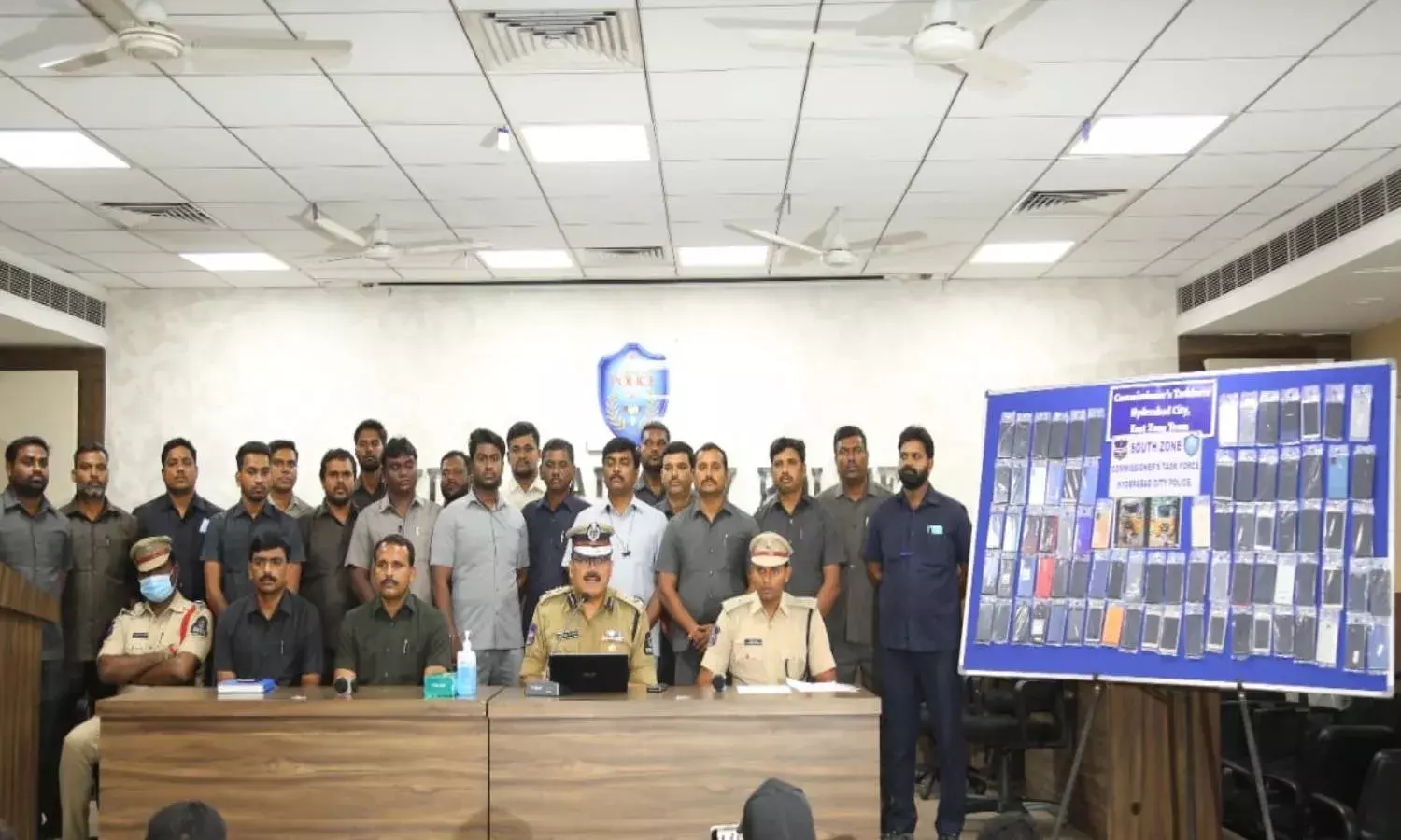 Hyderabad: 92 phones worth Rs 13L seized from four gangs involved in cell phone theft