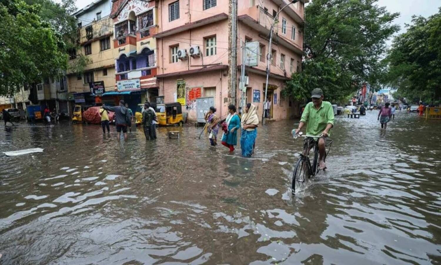 Andhra floods: 95,949 families affected; Rs 95k to be paid for house ...