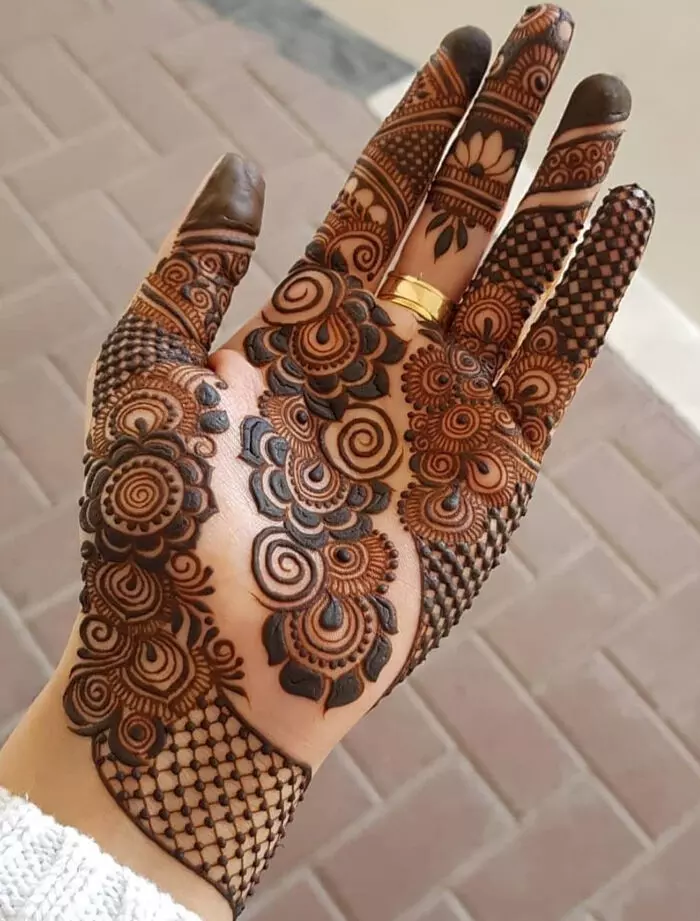 12 Simple Mehndi Design That Will Wow Everyone | STORYVOGUE-atpcosmetics.com.vn
