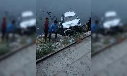 Car falls into Hussain Sagar, 3 injured