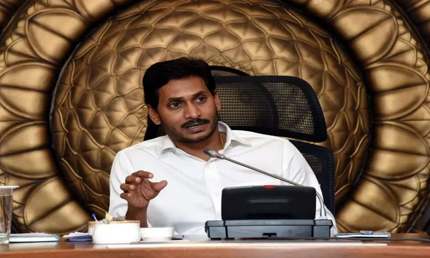 Jagan reviews relief in flood-hit areas