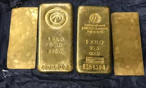 Catering employee in flight caught stealing smuggled gold in Hyderabad