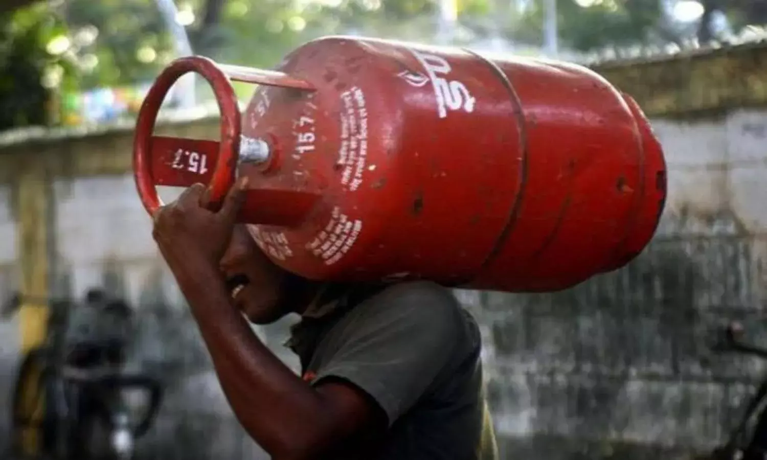 Commercial LPG price hiked by Rs 101:  cylinder to cost Rs 2,276 in Hyderabad