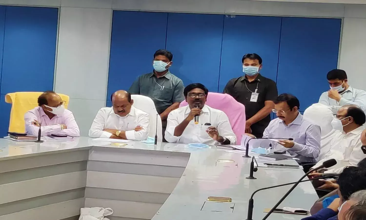 TSRTC likely to hike fare of ordinary buses by 25p/km, 30p/km for express