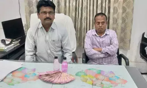 Peddapalli RDO, servant arrested for accepting Rs 1L bribe: ACB