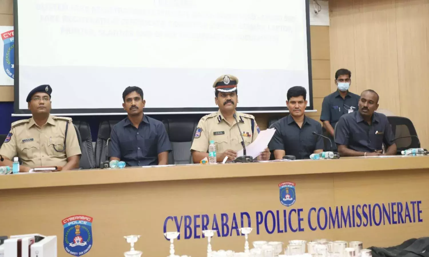 Cyberabad police raided fake Dhani Loan Bazar call centre in Noida, 14 arrested
