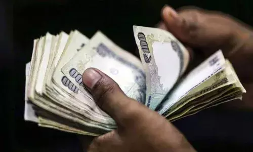 Moinabad constable caught red-handed taking bribe