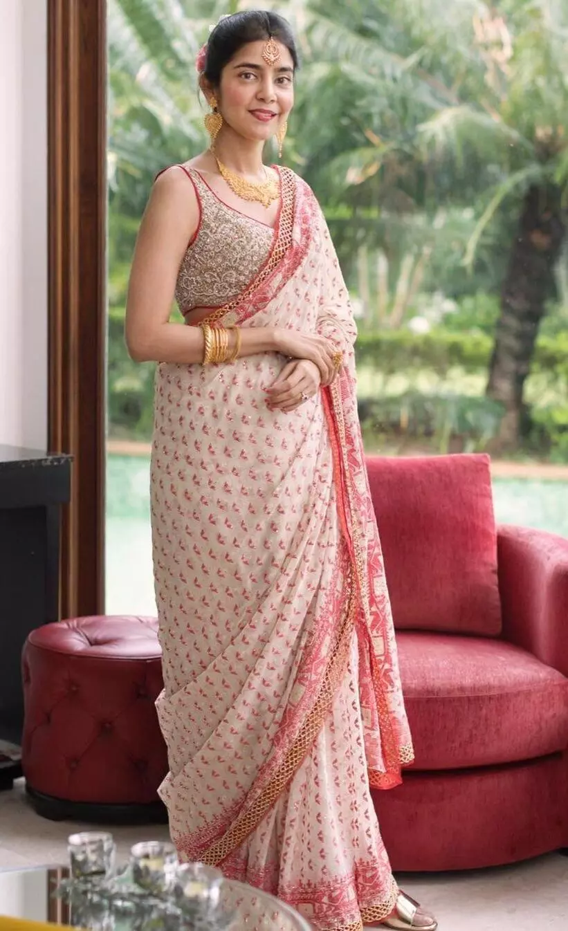 Indian Wedding Saree Designers: 50 New Designs You Can't Miss Out!