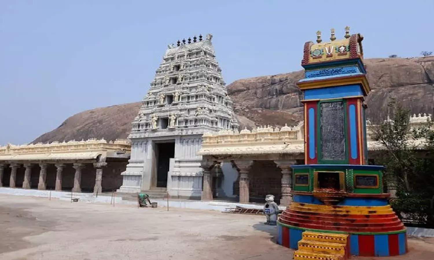 Vizianagaram scion ignored; YSRCP ministers perform puja at Ramatheertham temple