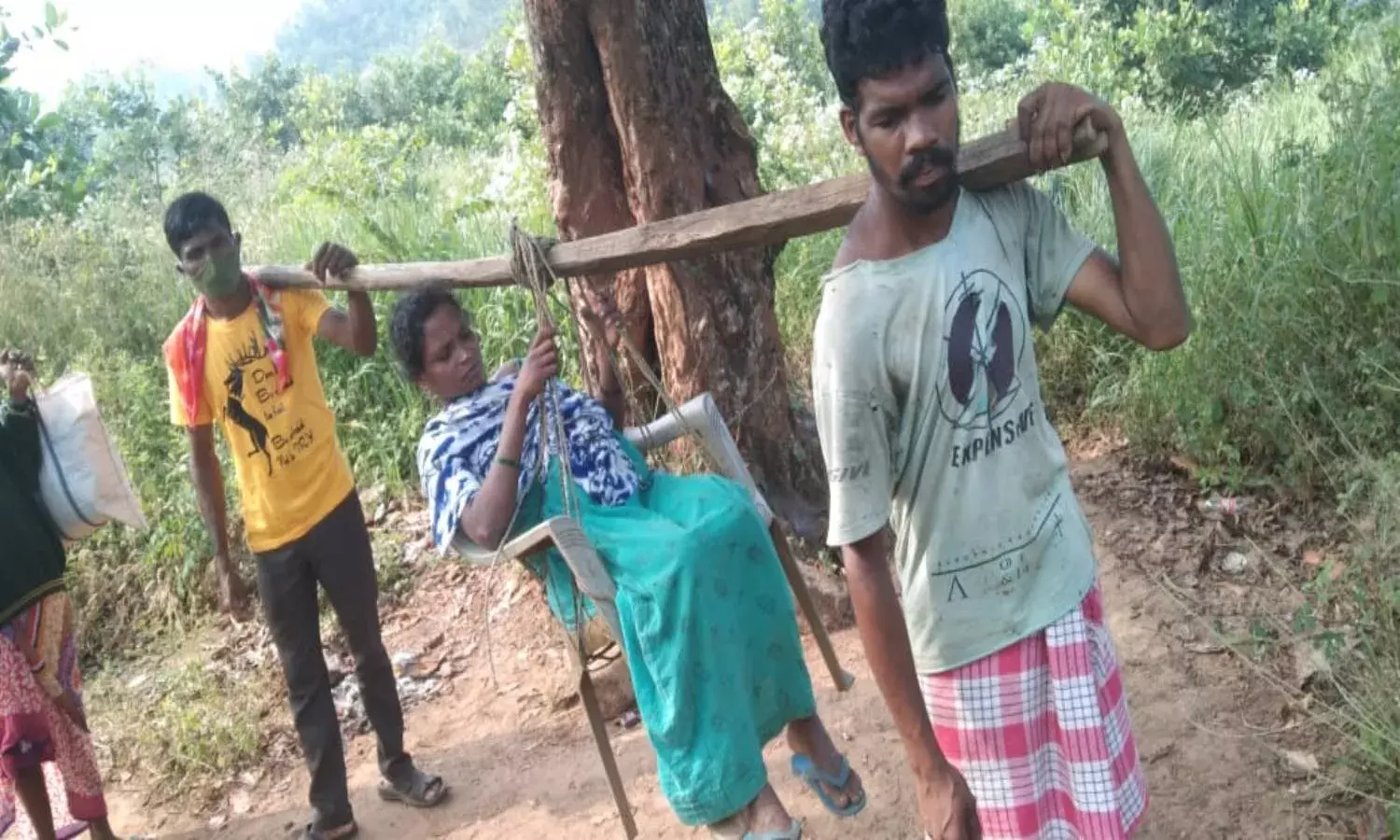 Vizianagaram: Villagers carry pregnant woman in `Doli to get ambulance