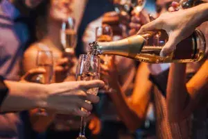 Telangana: Liquor shops to open till midnight, bars till 1 a.m on New Years eve Telangana: Liquor shops to open till midnight, bars till 1 a.m on New Years eve