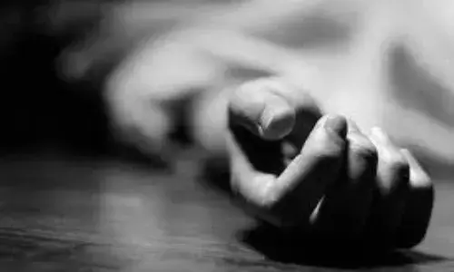 Girl dies, parents injured in road accident at Tank Bund