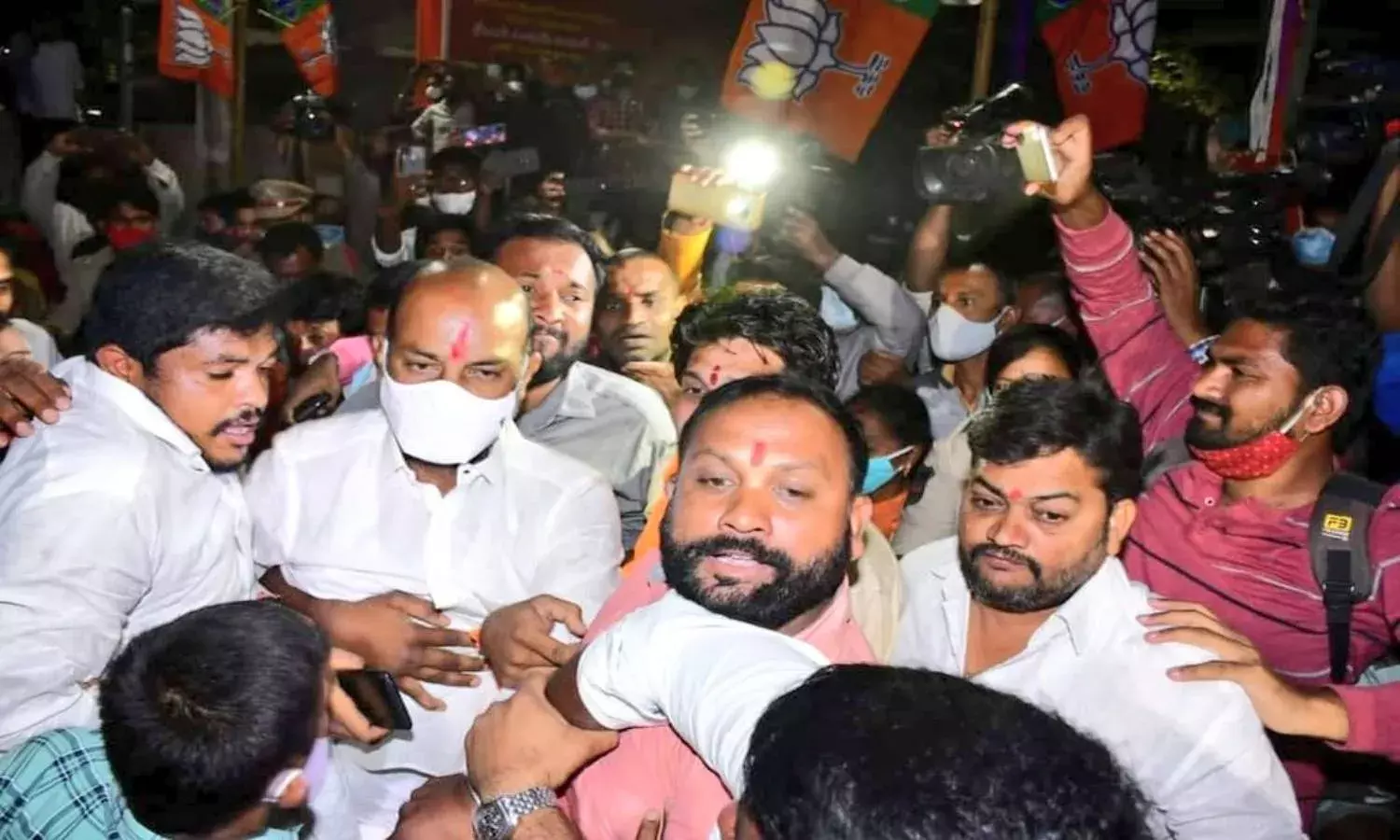 Karimnagar: Police foil BJPs `Jana Jagarana Deeksha, arrest Bandi Sanjay