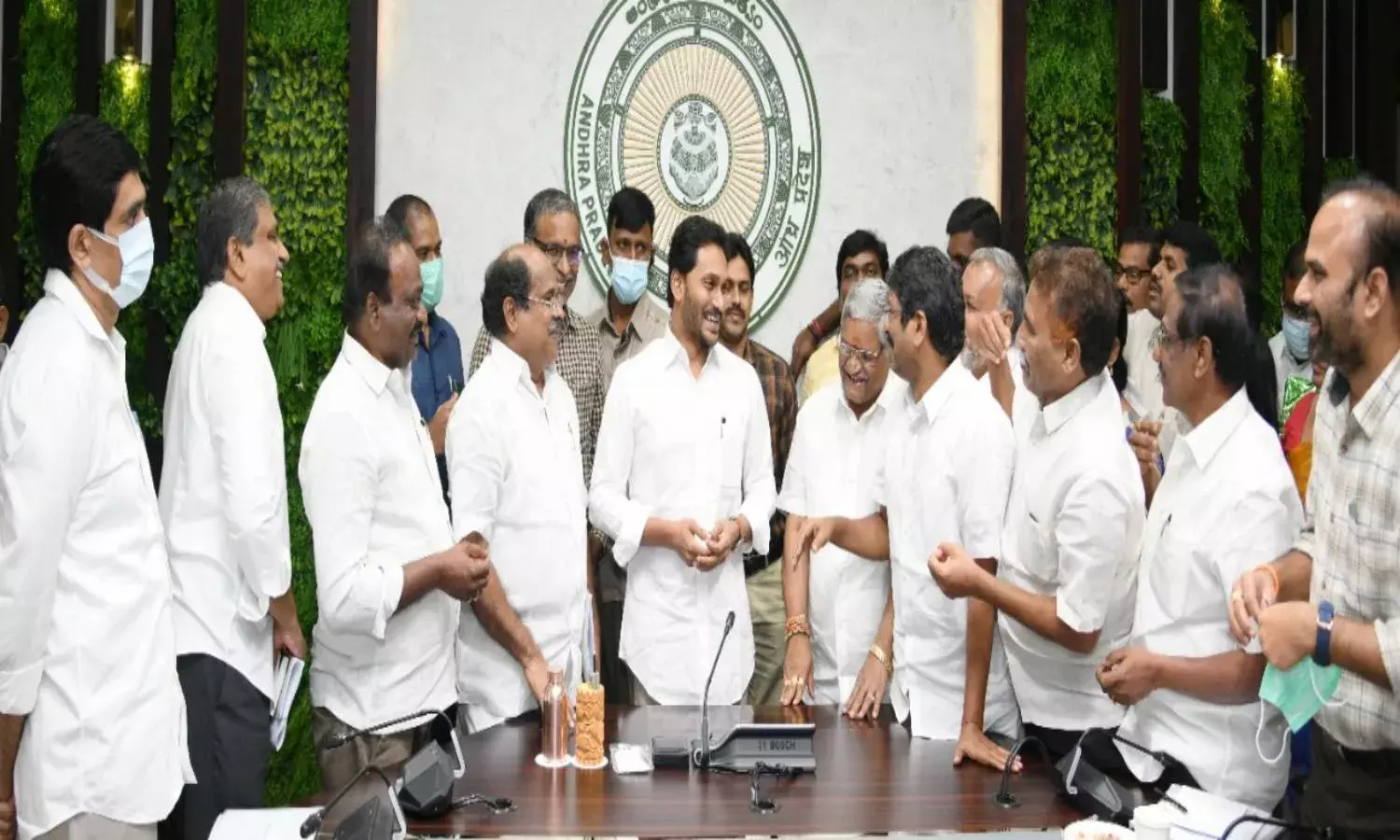 Jagan hikes retirement age to 62 yrs, fitment to 23%