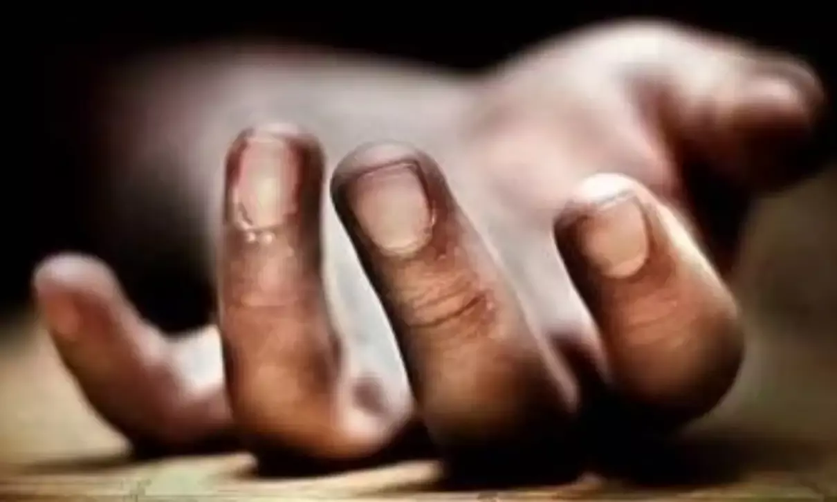 4 members of Telangana family die by suicide in Vijayawada