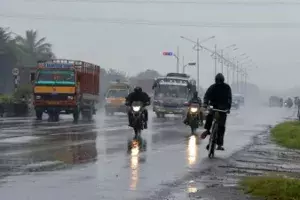 Hyderabad wakes up to early morning showers; mercury settles at 20°C Hyderabad wakes up to early morning showers; mercury settles at 20°C