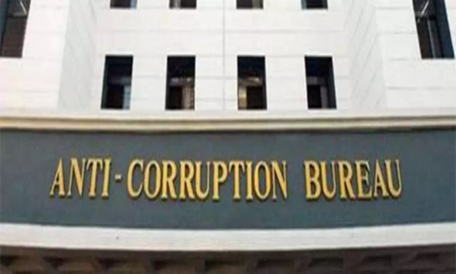 Narayanpet: Marikal Mandal Tahsildar caught red-handed accepting Rs 20k bribe