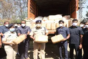 800 kg ganja seized in Hyderabad, 6 arrested 800 kg ganja seized in Hyderabad, 6 arrested