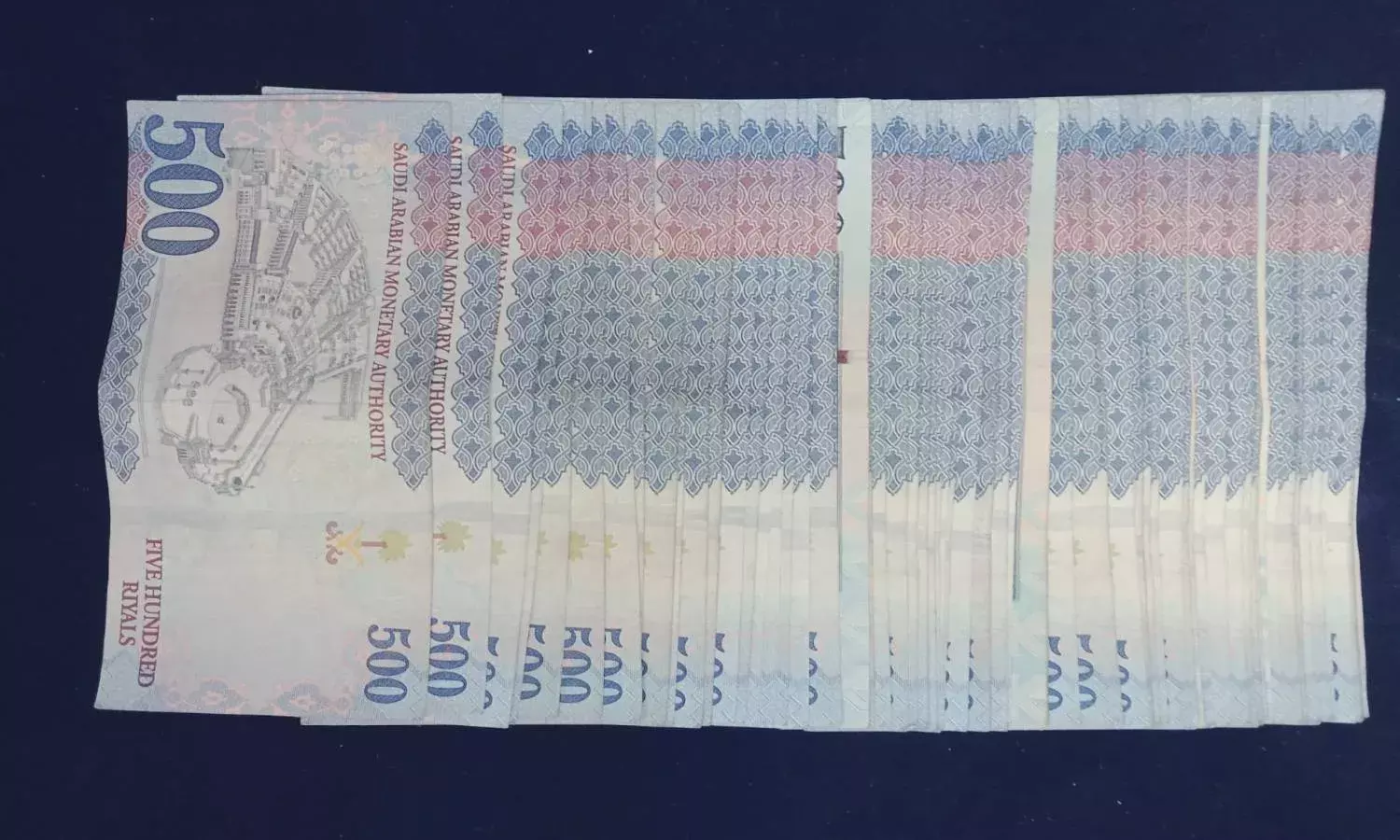 Rs. 6.6L worth Saudi Riyals seized at Hyd airport